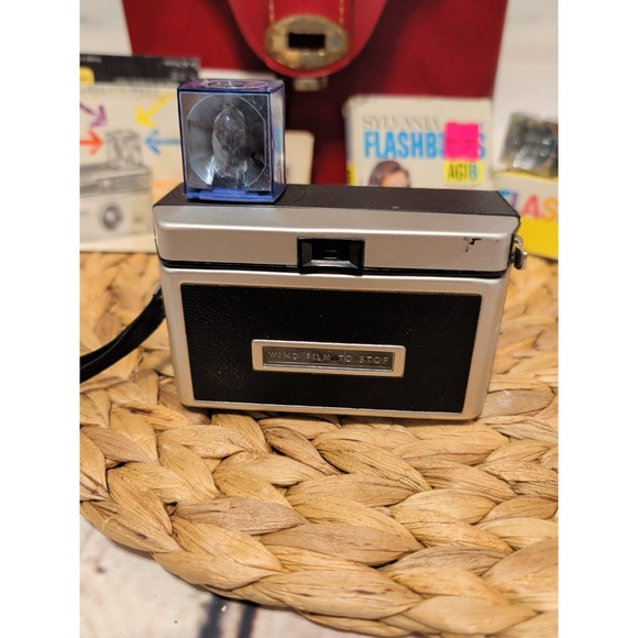 Vintage Kodak Instamatic Camera 104 With Bag And Accessories Not Tested - Picture 4 of 16